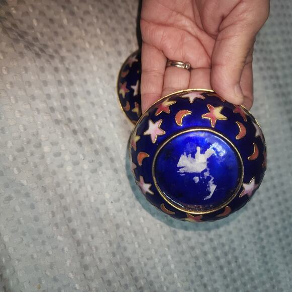 CLOISENNE TIN ENAMELED ANGEL SMALL TRINKET BOX - Picture 6 of 6